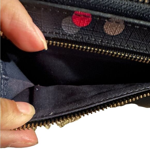 Steve Madden and Fossil wallets. Pre-loved in great conditions. - Picture 10 of 13